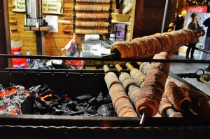 Любимое лакомство жителей и гостей Праги - булочки трдельники (Разное)