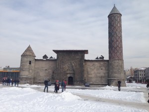 Эрзурум можно посещать в любое время года. Многие туристы приезжают сюда зимой (Турция)
