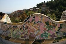 Волнообразная эргономичная скамья Гауди (Барселона)