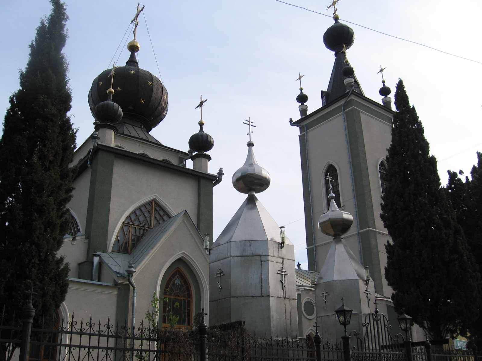 Фото достопримечательностей Крыма: Храм всех крымских святых и Феодора Стратилата