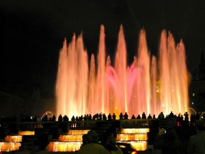 Поющий свето-музыкальный фонтан в Барселоне (Барселона)