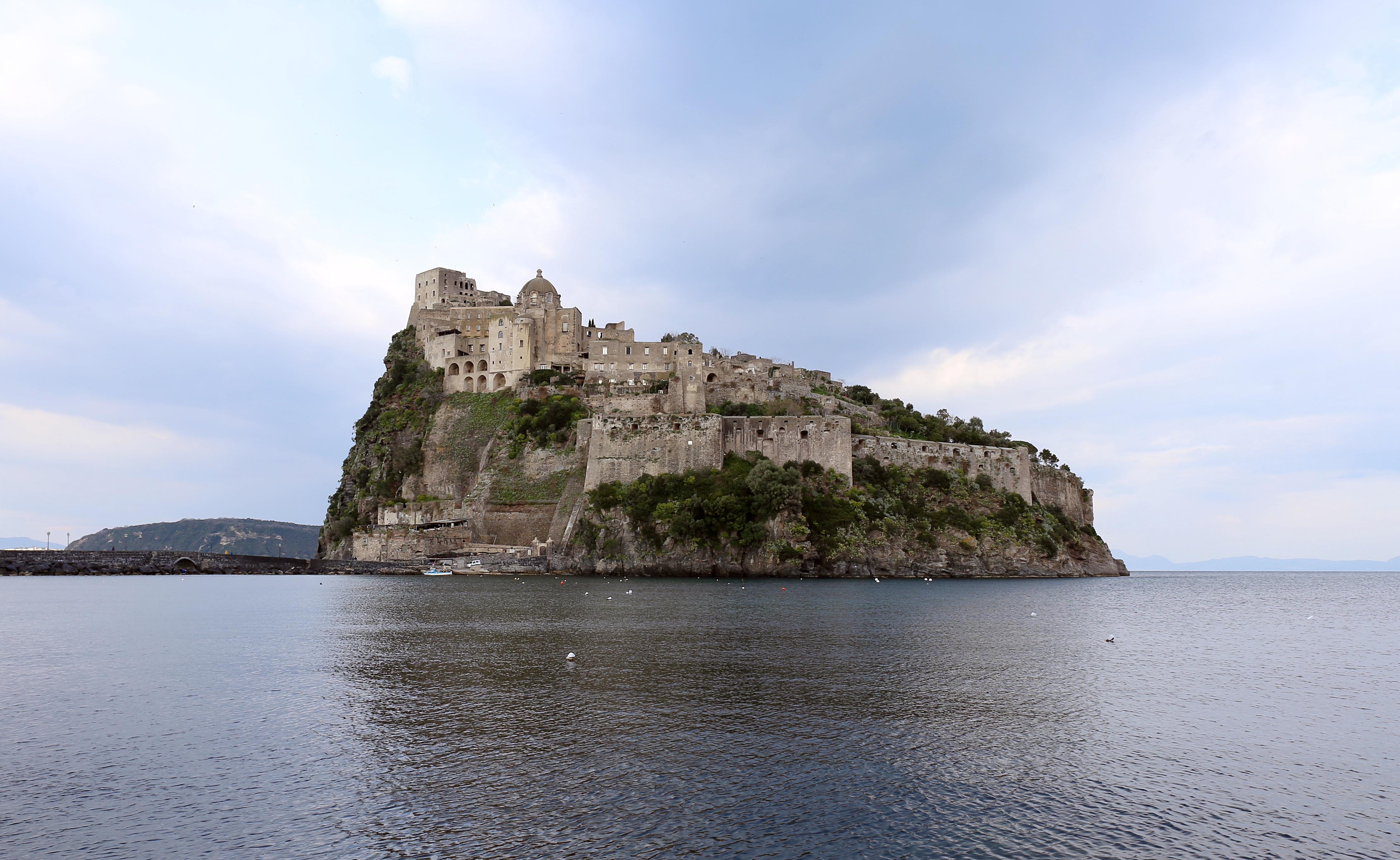 Фото достопримечательностей Италии: крепость Кастелло Арагонезе