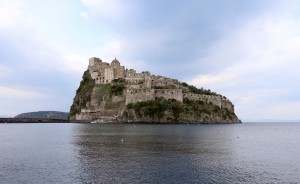 крепость Кастелло Арагонезе (Италия)