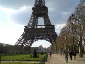 Прогулочная аллея в парке Марсово поле (Париж)