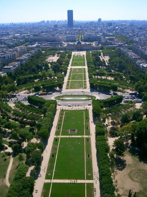 Марсово поле с высоты Эйфелевой башни (Париж)