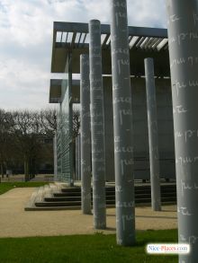 Париж. Стена Мира на Марсовом поле (Париж)