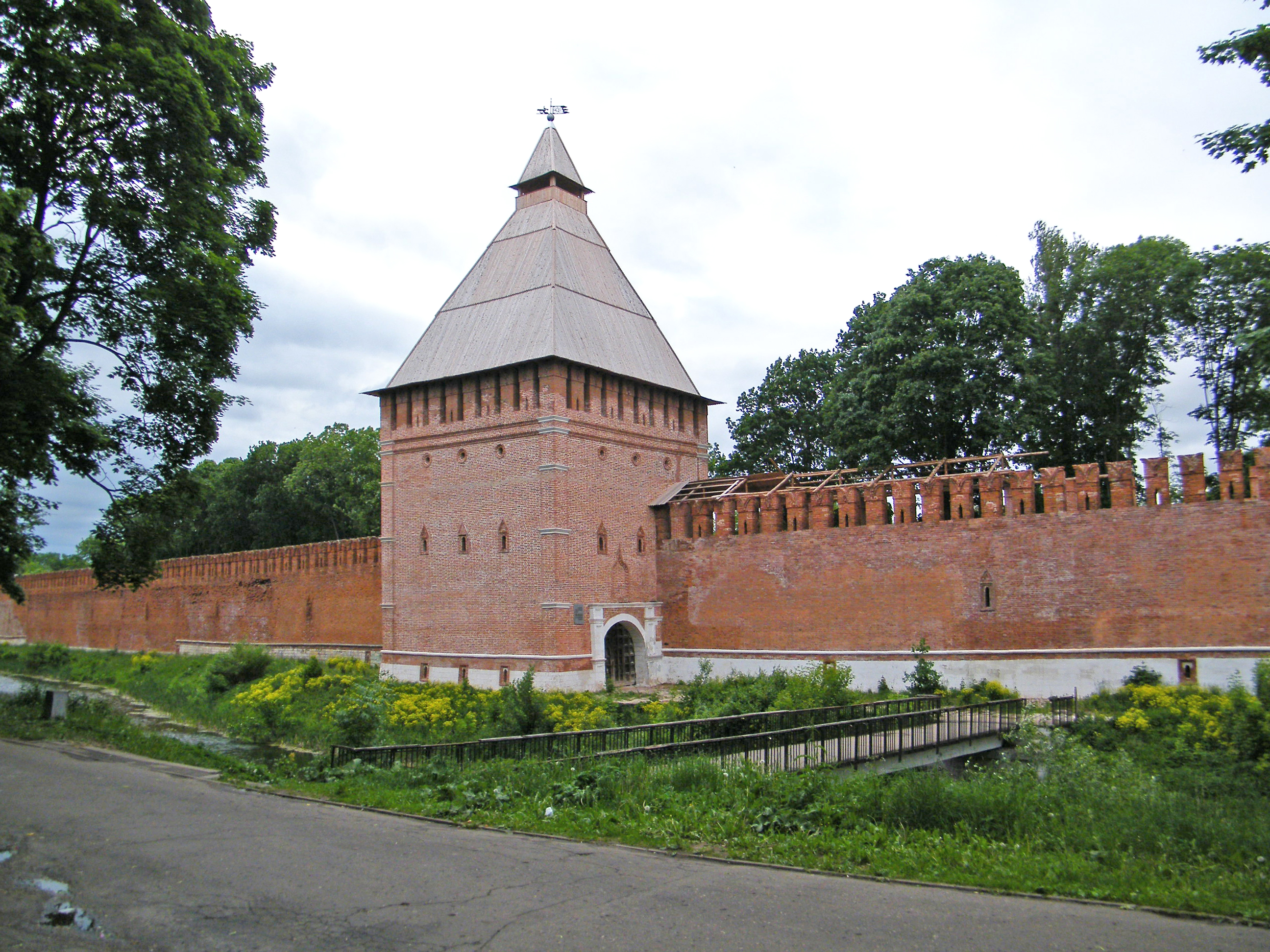 Фото достопримечательностей Европейской части России: Копытенская башня.