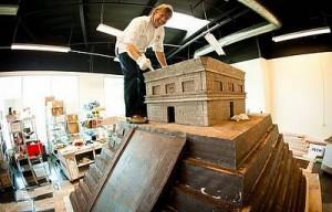 Появился созданный из шоколада Храм майя 