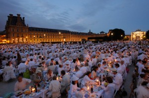 В Париже пройдет мероприятие «Белый ужин»