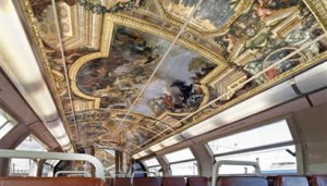 В Париже появился поезд с декорациями Версаля 