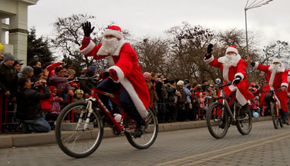 В Риме стартовал велопробег Санта-Клаусов 