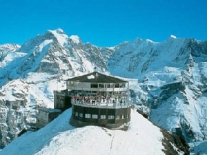 Швейцарский курорт напомнит туристам о Джеймсе Бонде