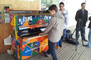 На улицах Мюнхена появились общественные фортепьяно