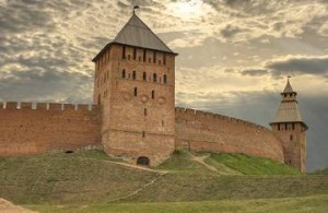 Туристам предлагаются экскурсии по стенам Новгородского кремля 