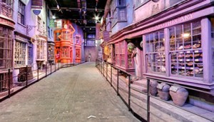 Для поклонников Гарри Поттера открыт Косой переулок