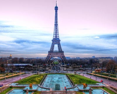 В 2012 году Эйфелеву башню сделают более красивой и современной