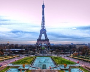 В 2012 году Эйфелеву башню сделают более красивой и современной
