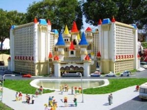 В Малайзии появятся американские горки, собранные из конструктора Lego