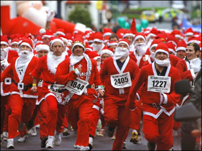 В пригороде Парижа состоялся забег Дедов Морозов