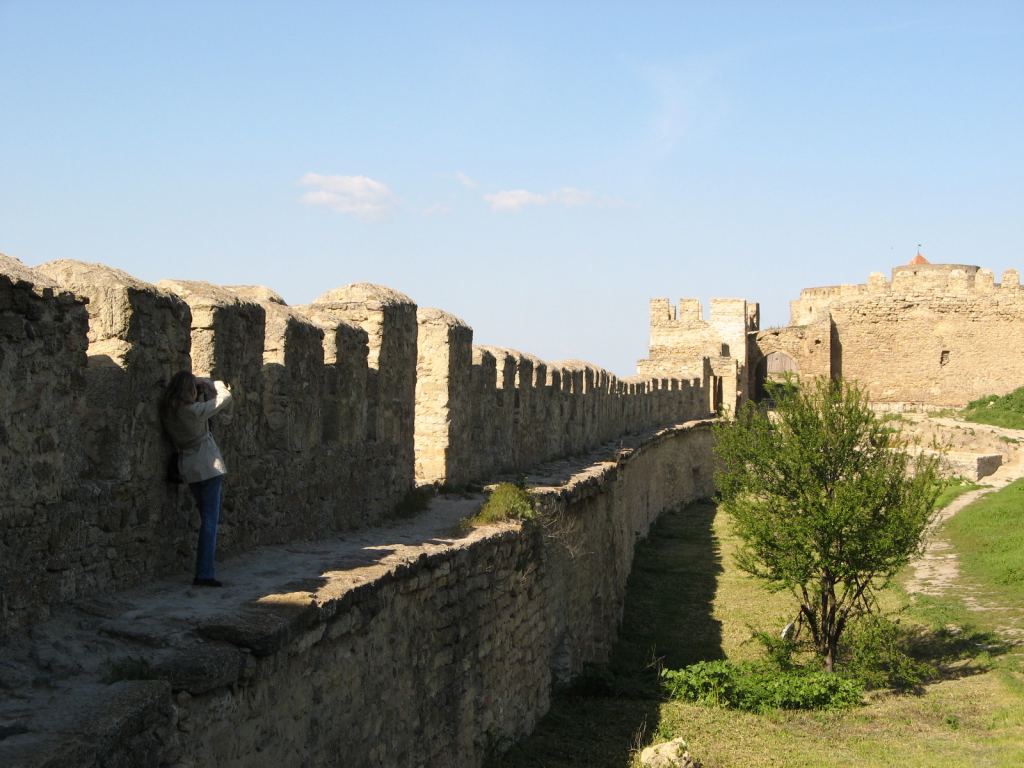 Вид вдоль стены - Аккерманская крепость (Белгород-Днестровский)