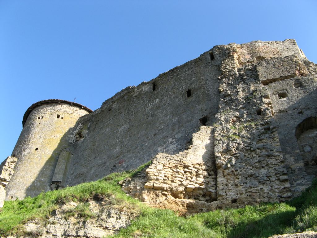 Со стороны лимана казначейская башня крепости полностью разрушена - Аккерманская крепость (Белгород-Днестровский)