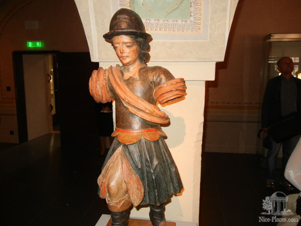 Скульптура неизвестного мастера - Братислава, экспозиция художественных ремёсел