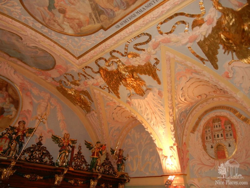 Отделка потолка в судном зале - Братислава, экспозиция художественных ремёсел