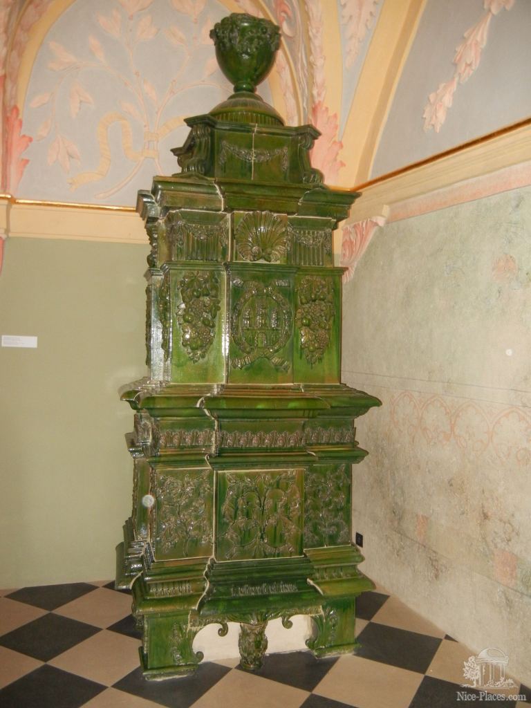 Камин в судном зале - Братислава, экспозиция художественных ремёсел