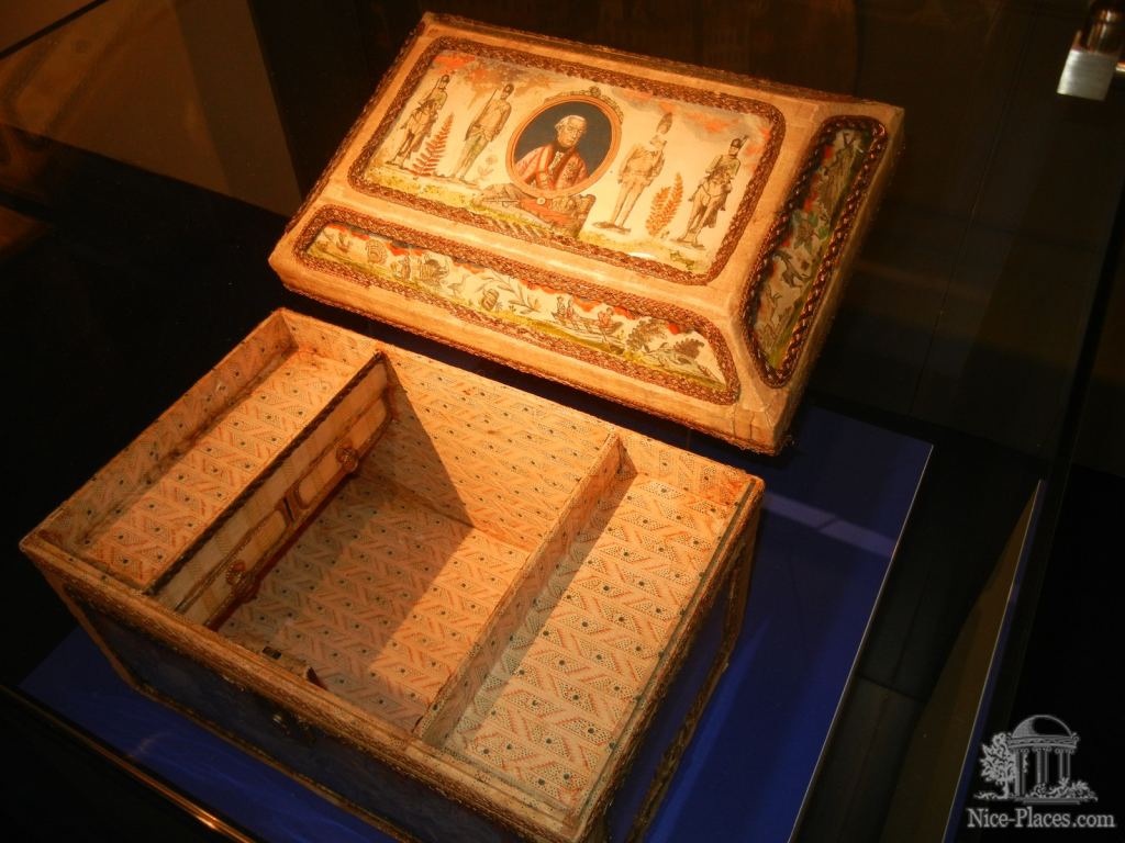 Сундуки с красивой отделкой - Братислава, экспозиция художественных ремёсел