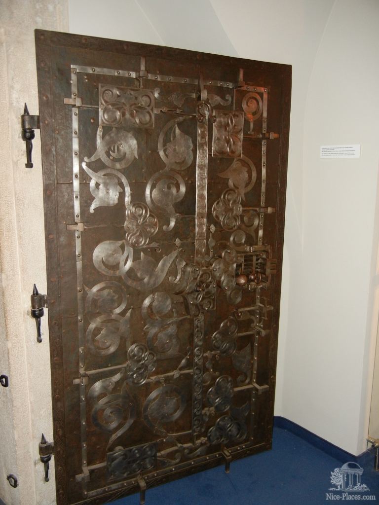 Стальная дверь - произведение искусства - Братислава, экспозиция художественных ремёсел