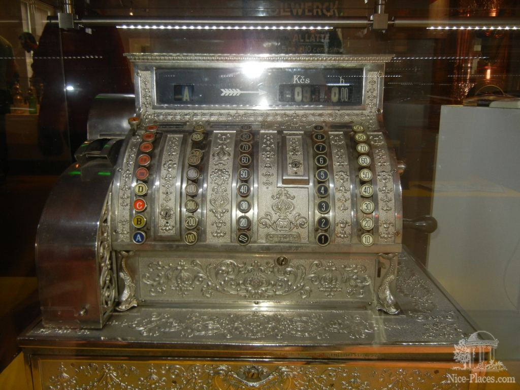 Кассовый аппарат в начале 20 века  - Братислава, экспозиция художественных ремёсел