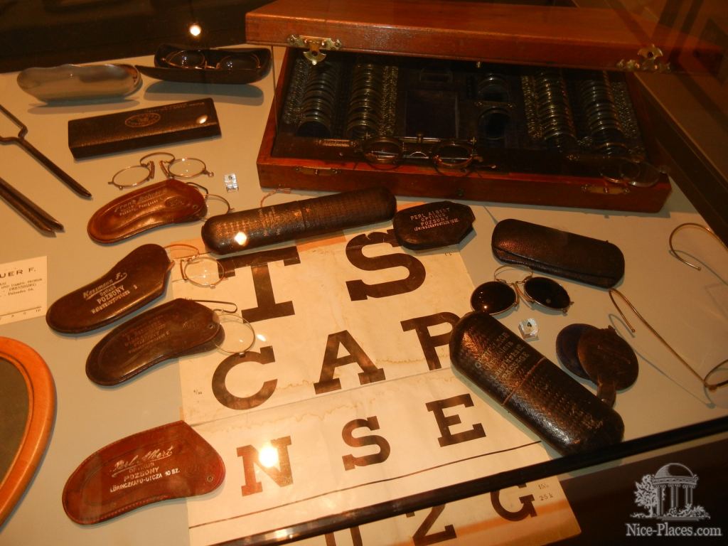 Оптика в начале 20 века была еще слабо развита, поэтому пользовалась большим спросом - Братислава, экспозиция художественных ремёсел