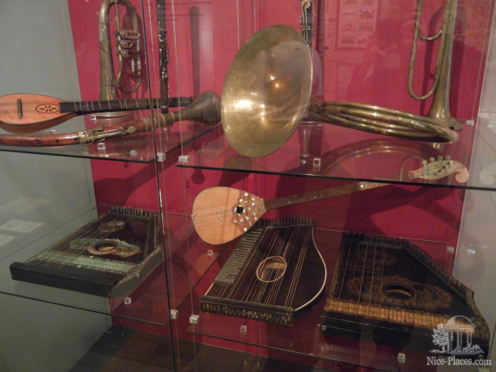 Музыкальные инструменты - Братислава, экспозиция художественных ремёсел