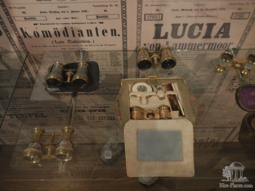 Бинокли - Братислава, экспозиция художественных ремёсел