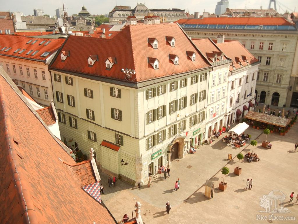 Вид с часовой башни. Захватывает дух - Братислава, экспозиция художественных ремёсел