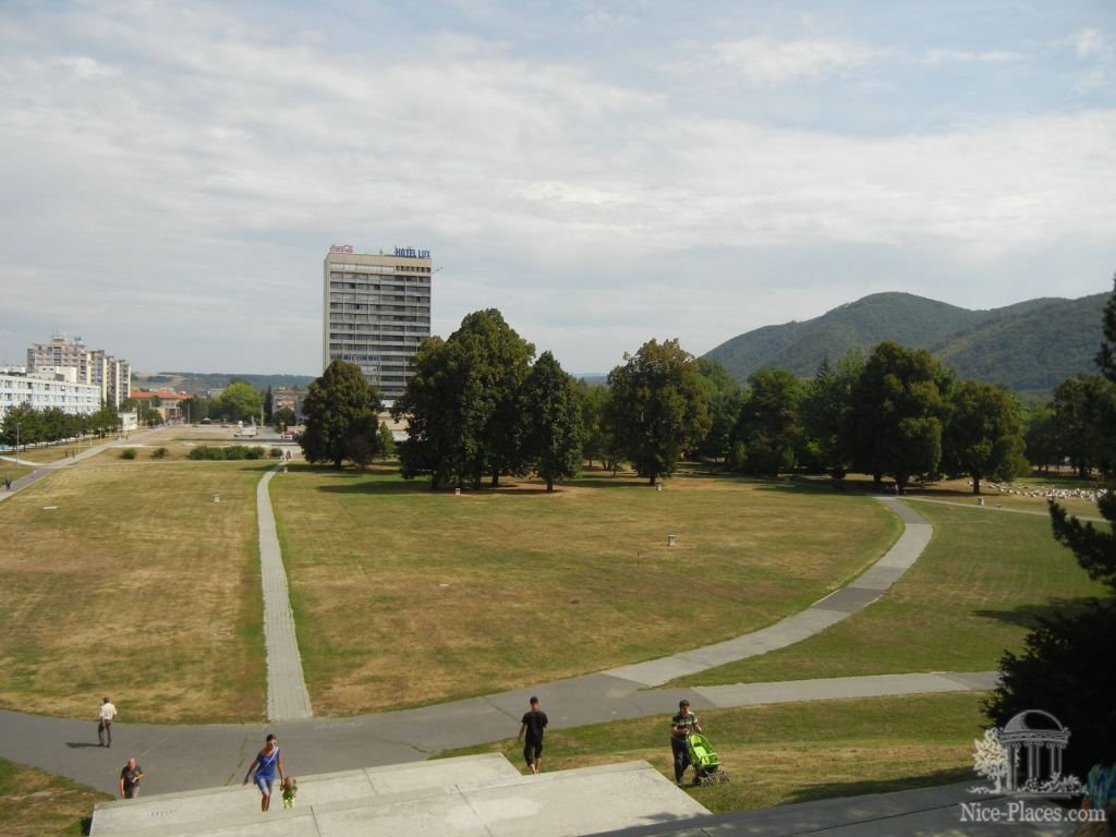 Вид со ступеней музея SNP - Баньска-Быстрица (Banská Bystrica), Словакия