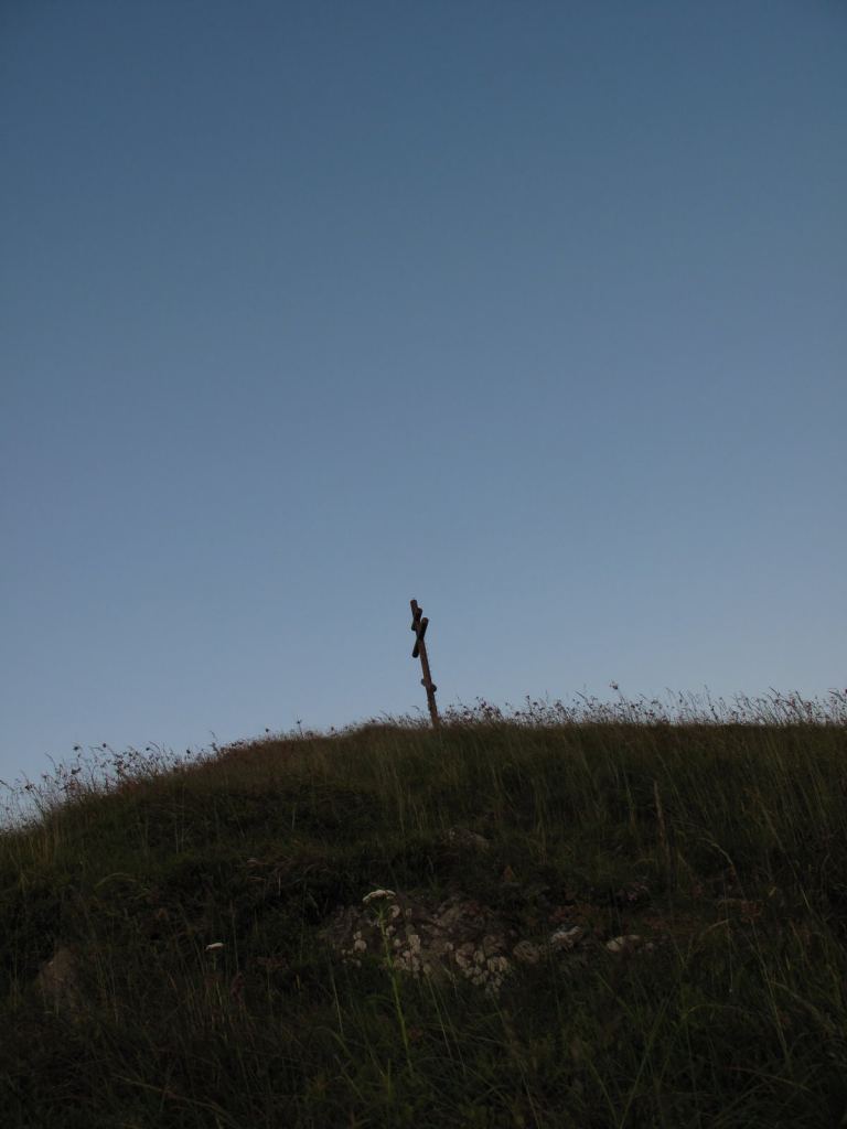 Сваренный из труб православный крест. (1200 м.н.у.м.) - Закарпатье, Полонина Боржава Боржава, 5-ти дневный поход