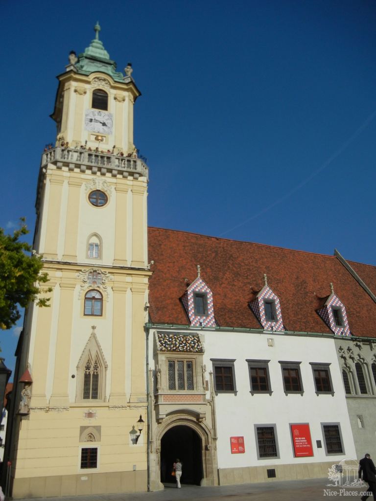 Ратуша на главной площади - Братислава - столица Словакии