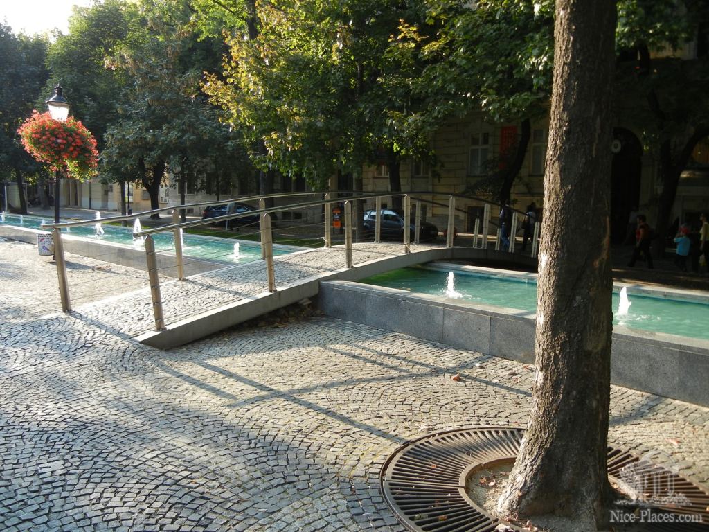 Фонтанчики на Гвездославовой площади - Братислава - столица Словакии