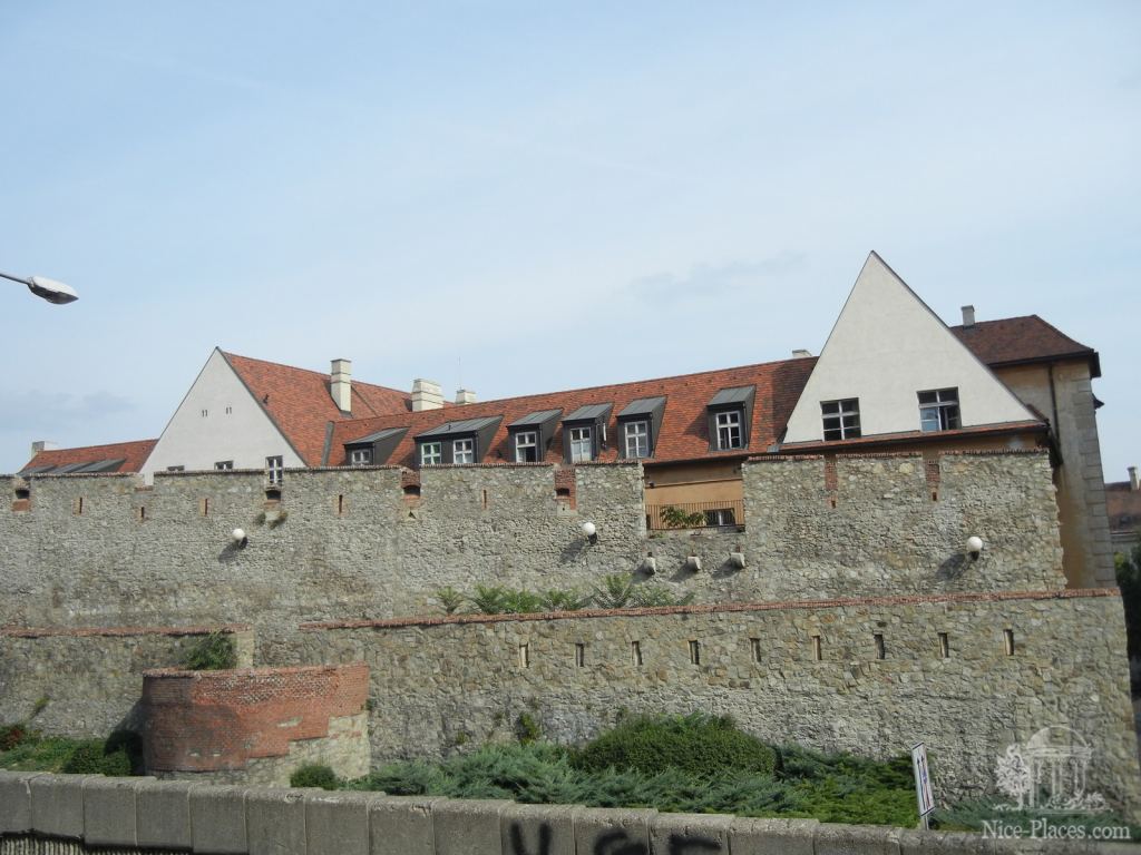 Внешняя стена - Братиславский град (Bratislavský Hrad)
