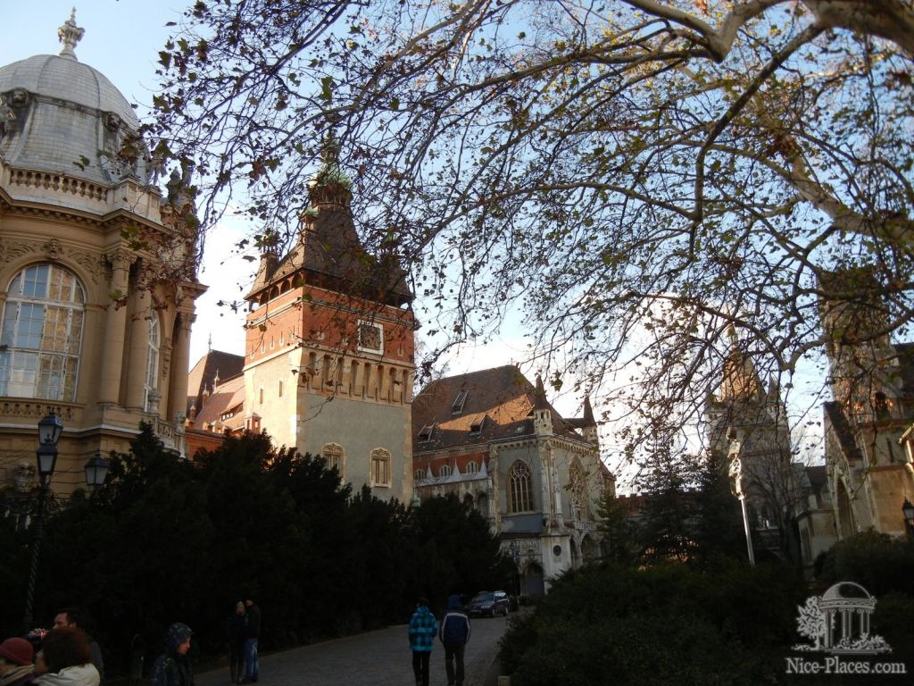 Замок Вайдахуняд - Будапешт - Океанариум