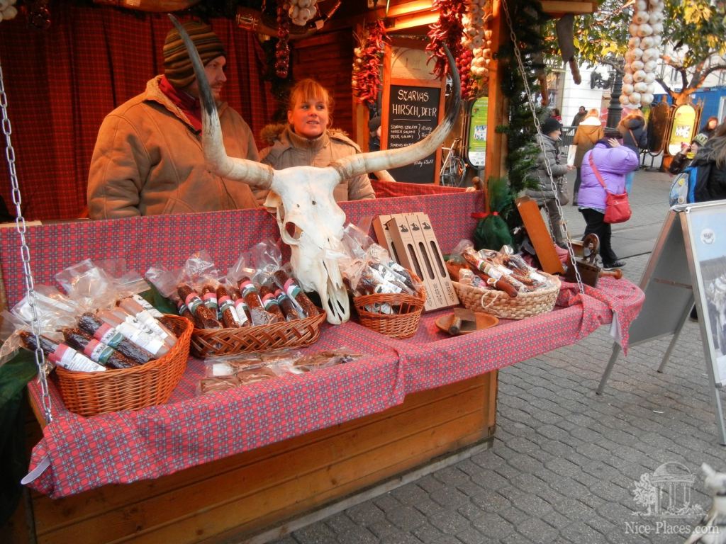 Рождественская ярмарка на площади Вёрёшмарть (Vörösmarty tér) в Будапеште - Рождественская ярмарка в Будапеште