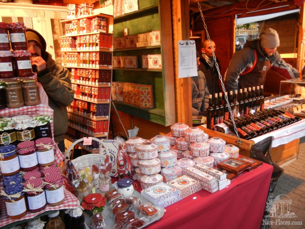 Рождественская ярмарка на площади Вёрёшмарть (Vörösmarty tér) в Будапеште - Рождественская ярмарка в Будапеште