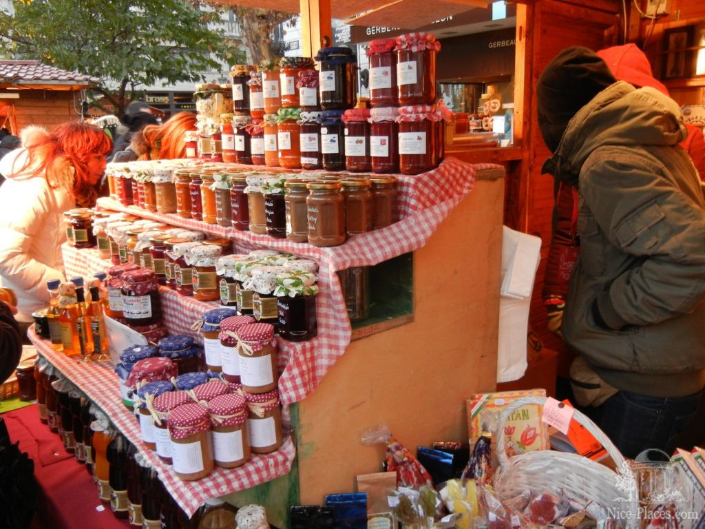 Рождественская ярмарка на площади Вёрёшмарть (Vörösmarty tér) в Будапеште - Рождественская ярмарка в Будапеште