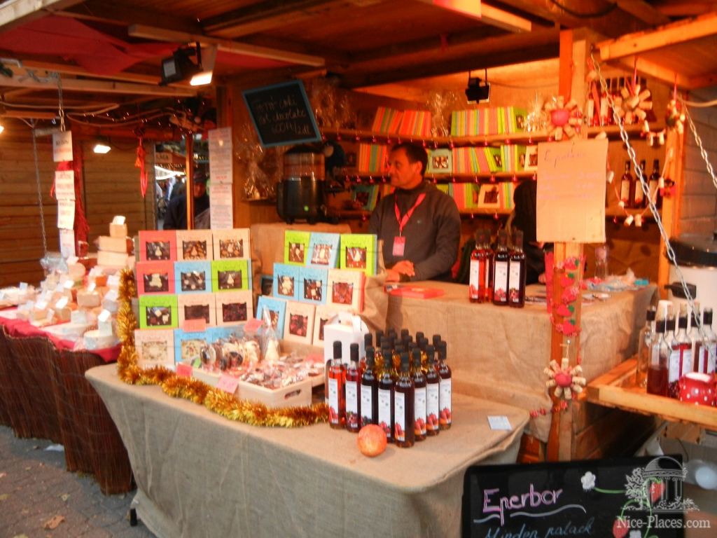 Рождественская ярмарка на площади Вёрёшмарть (Vörösmarty tér) в Будапеште - Рождественская ярмарка в Будапеште