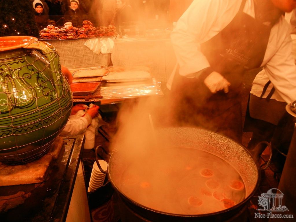 Рождественская ярмарка на площади Вёрёшмарть (Vörösmarty tér) в Будапеште - Рождественская ярмарка в Будапеште