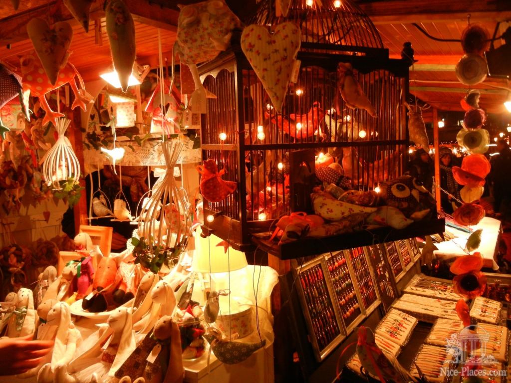 Рождественская ярмарка на площади Вёрёшмарть (Vörösmarty tér) в Будапеште - Рождественская ярмарка в Будапеште