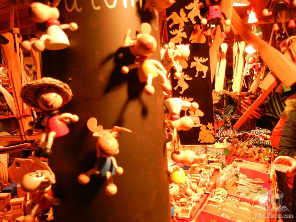 Рождественская ярмарка на площади Вёрёшмарть (Vörösmarty tér) в Будапеште - Рождественская ярмарка в Будапеште