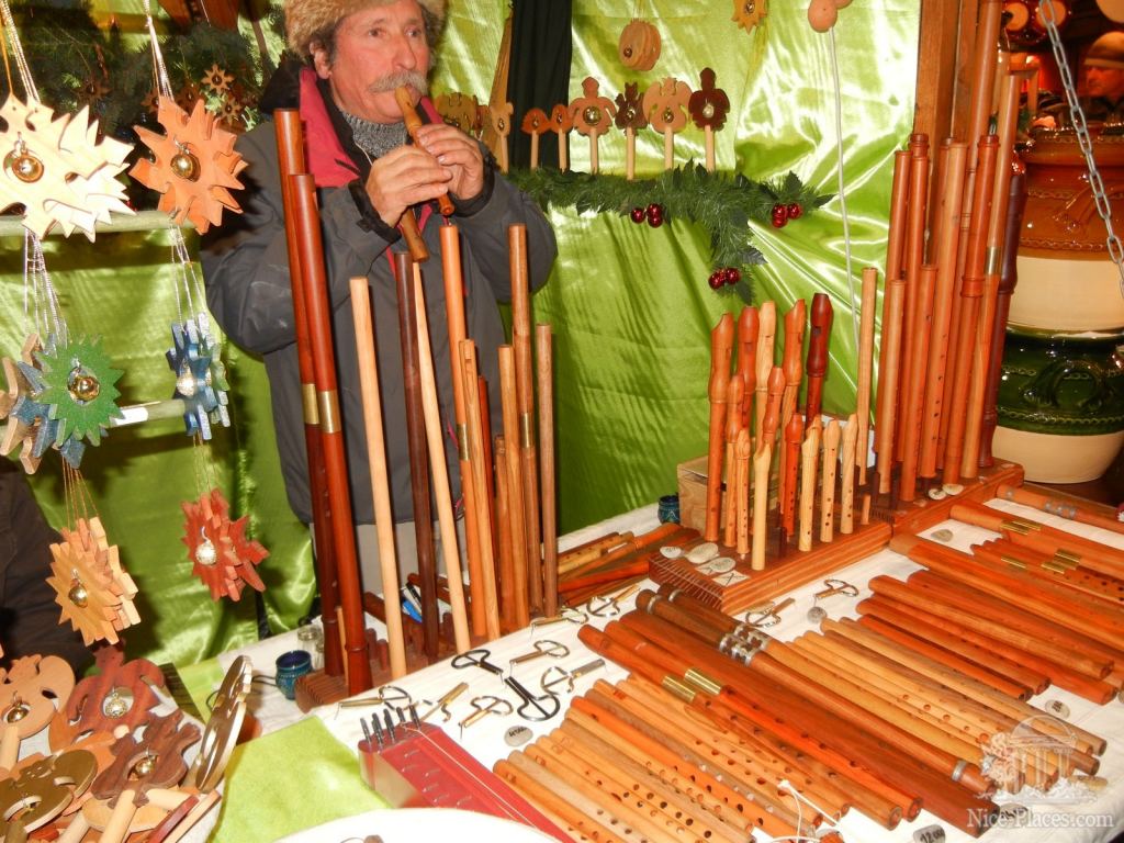 Рождественская ярмарка на площади Вёрёшмарть (Vörösmarty tér) в Будапеште - Рождественская ярмарка в Будапеште