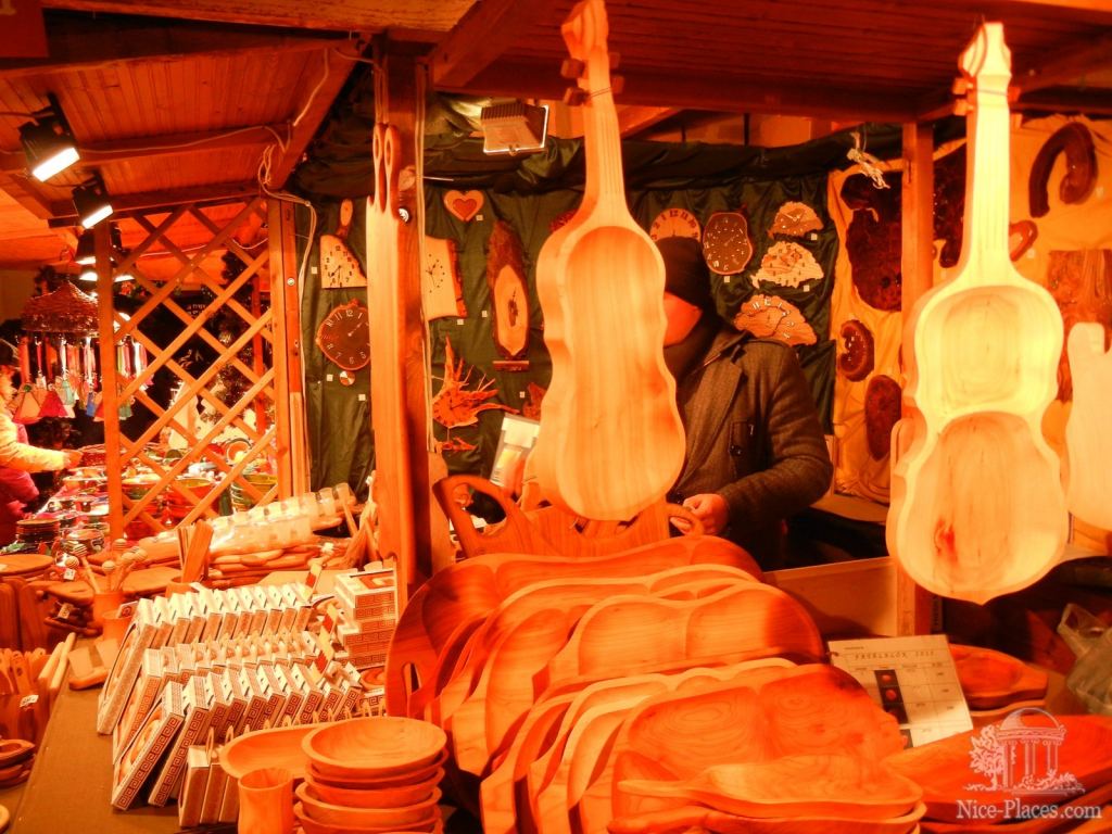 Рождественская ярмарка на площади Вёрёшмарть (Vörösmarty tér) в Будапеште - Рождественская ярмарка в Будапеште